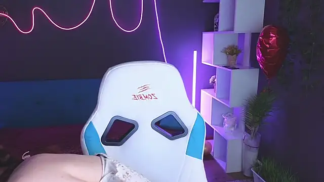 YasmineWest online show from 19, 3, 2025