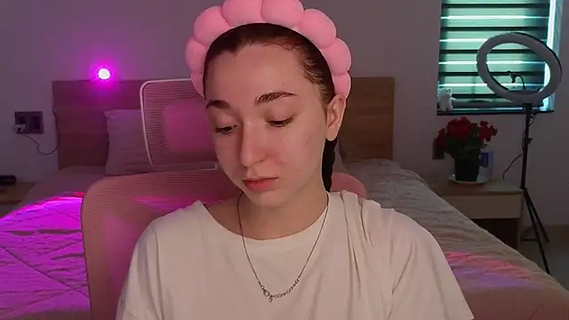 YasmineWest online show from 8, 5, 2026