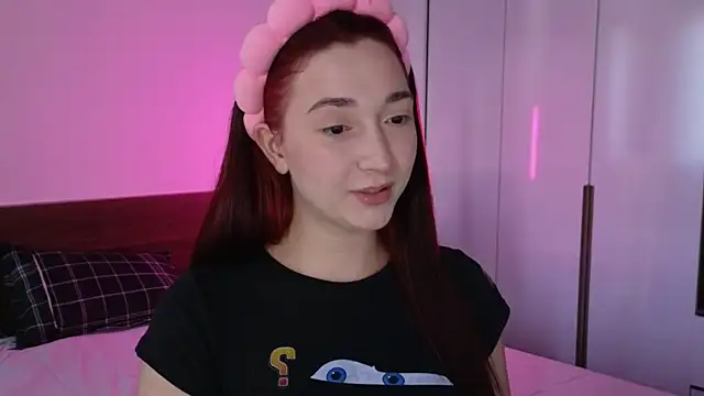 YasmineWest online show from 18, 7, 2026