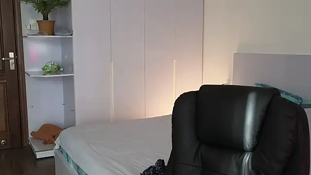 YasmineWest online show from 26, 6, 2026