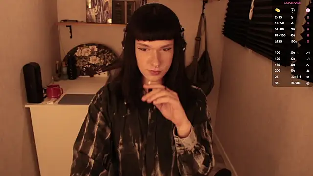 carthylovvve online show from 3, 3, 2025