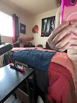 fatfabulous1981 online show from 17, 4, 2026