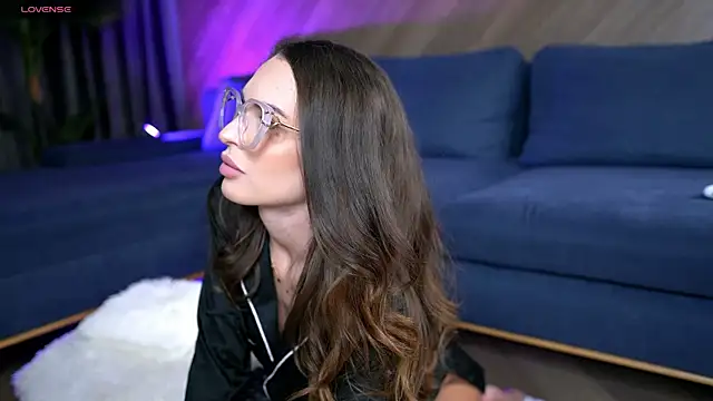 EsmeAinsley online show from 1, 4, 2026