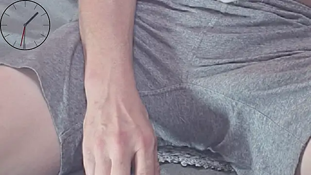 Snapshot of LongUKMakeYouSquirt chatting on 22, 10, 2025 LongUKMakeYouSquirt online show from 22, 10, 2025