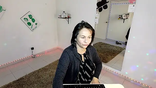 lollita 23  online show from 13, 1, 2026