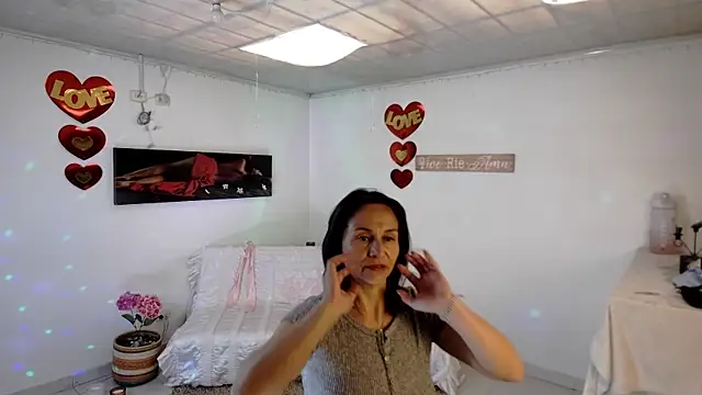 lollita 23  online show from 20, 4, 2026