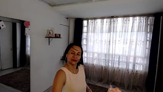 lollita 23  online show from 20, 5, 2026