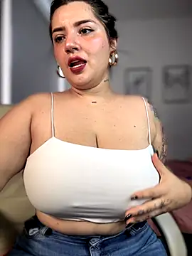 Snapshot of horny_roomiess chatting on 20, 11, 2025 horny roomiess online show from 20, 11, 2025