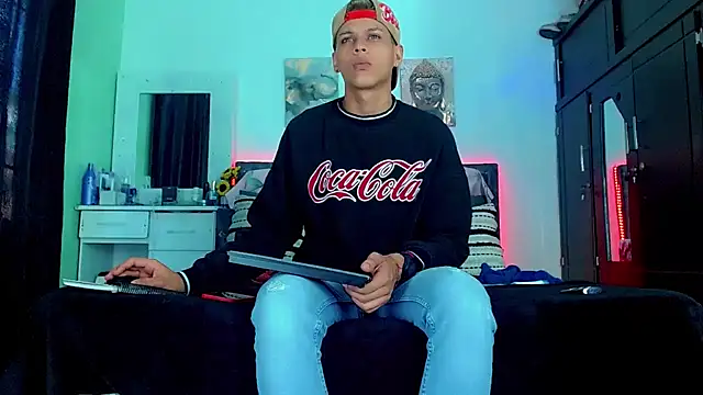 Liamscott  online show from 12, 9, 2025