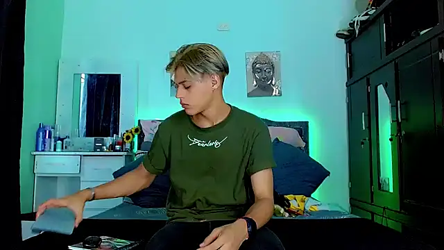 Liamscott  online show from 14, 9, 2025