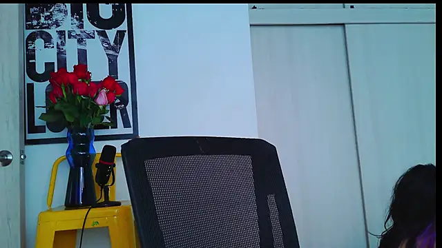 purple em69 online show from 15, 4, 2026