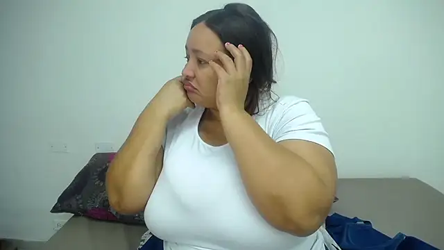 Snapshot of CrushOnMe_ chatting on 4, 10, 2025 CrushOnMe online show from 4, 10, 2025