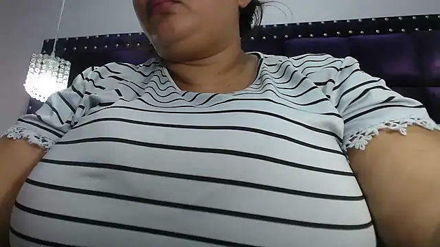 Snapshot of CrushOnMe_ chatting on 29, 10, 2025 CrushOnMe online show from 29, 10, 2025