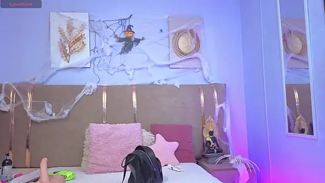 Snapshot of sarah_cruzz_ chatting on 22, 10, 2025 sarah cruzz online show from 22, 10, 2025