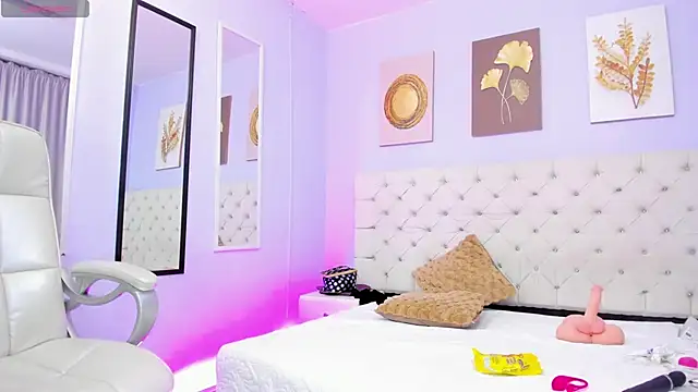 Snapshot of sarah_cruzz_ chatting on 13, 12, 2024 sarah cruzz online show from 13, 12, 2024