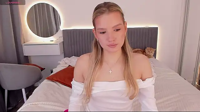 CassieRayss online show from 21, 10, 2025