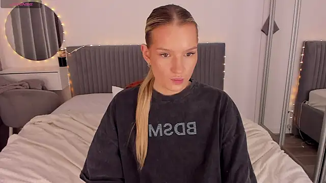 CassieRayss online show from 10, 5, 2026