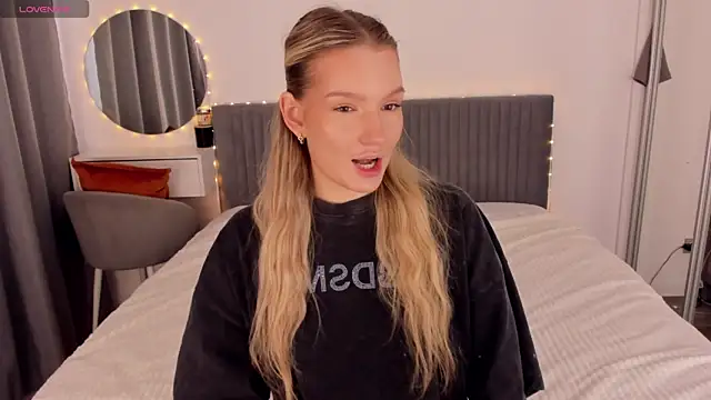 CassieRayss online show from 17, 5, 2026