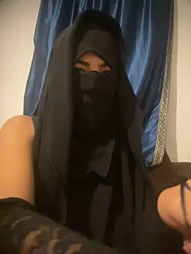 Snapshot of Hijabi_HotGirls chatting on 8, 11, 2025 Hijabi HotGirls online show from 8, 11, 2025