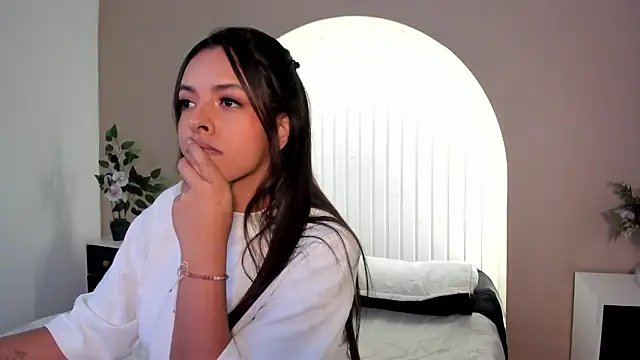 martina duque  online show from 10, 3, 2026