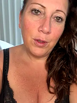 xsexycurvymilf online show from 5, 10, 2025