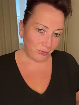 xsexycurvymilf online show from 8, 10, 2025