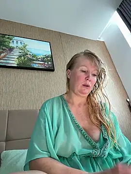EmmaInLove23 online show from 24, 6, 2026
