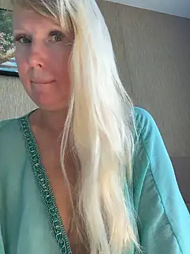 EmmaInLove23 online show from 6, 6, 2026