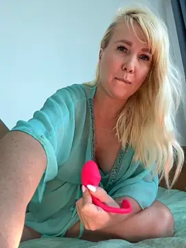 EmmaInLove23 online show from 1, 10, 2025