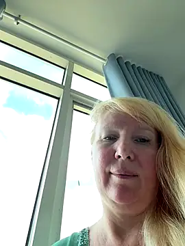 EmmaInLove23 online show from 19, 10, 2025