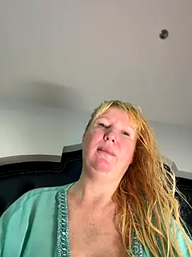 EmmaInLove23 online show from 28, 10, 2025