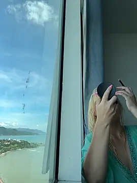 EmmaInLove23 online show from 23, 10, 2025