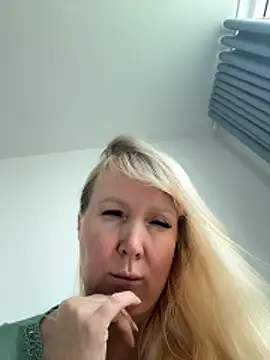 EmmaInLove23 online show from 14, 2, 2026