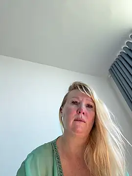 EmmaInLove23 online show from 2, 3, 2026