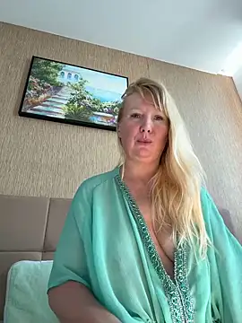 EmmaInLove23 online show from 10, 6, 2026