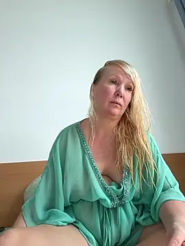 EmmaInLove23 online show from 10, 3, 2026