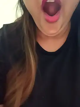 Snapshot of _Redwine_ chatting on 21, 3, 2025 Redwine online show from 21, 3, 2025