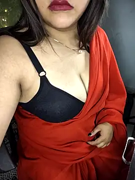 Snapshot of _Redwine_ chatting on 3, 3, 2025 Redwine online show from 3, 3, 2025