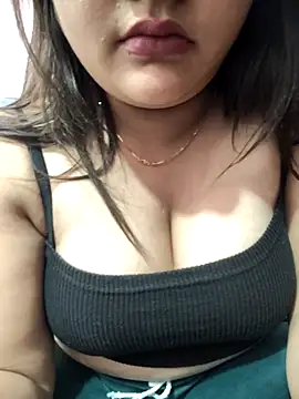 Snapshot of _Redwine_ chatting on 12, 3, 2025 Redwine online show from 12, 3, 2025