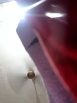 Snapshot of _Redwine_ chatting on 6, 11, 2025 Redwine online show from 6, 11, 2025