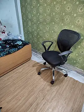 Snapshot of _Redwine_ chatting on 21, 11, 2025 Redwine online show from 21, 11, 2025