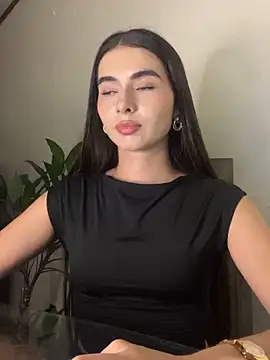 Coralinee 01 online show from 22, 12, 2025