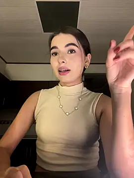 Coralinee 01 online show from 18, 12, 2025