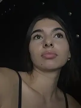 Coralinee 01 online show from 28, 4, 2026