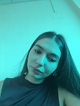 Coralinee 01 online show from 14, 5, 2026