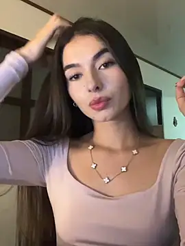 Coralinee 01 online show from 16, 5, 2026