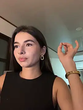 Coralinee 01 online show from 10, 5, 2026