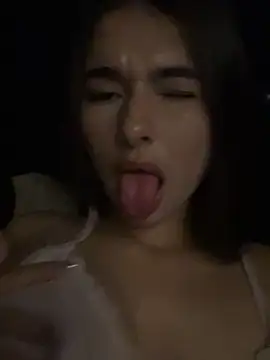 Coralinee 01 online show from 29, 4, 2026