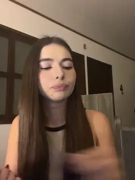 Coralinee 01 online show from 4, 6, 2026