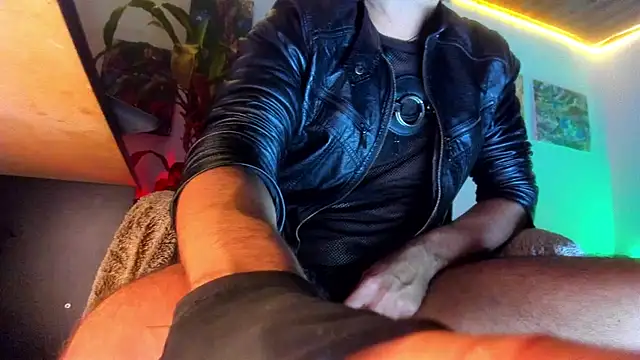 Snapshot of LatinMilk_ chatting on 23, 6, 2026 LatinMilk online show from 23, 6, 2026